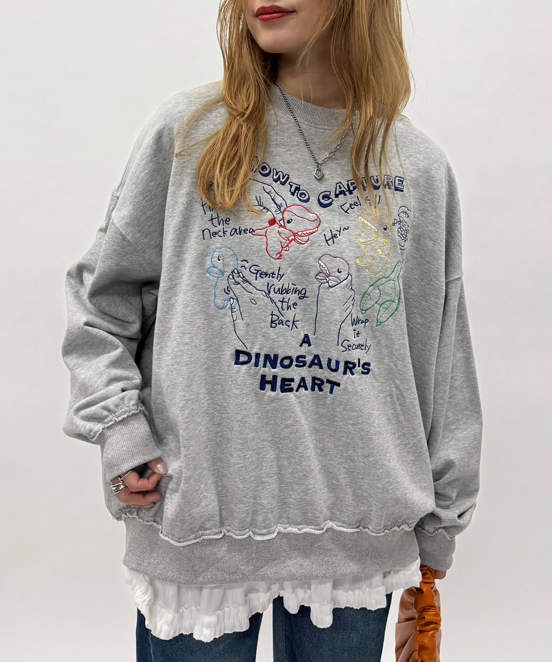 How to Capture a Dino. Heart 刺しゅうプルオーバー｜DOUBLE NAME