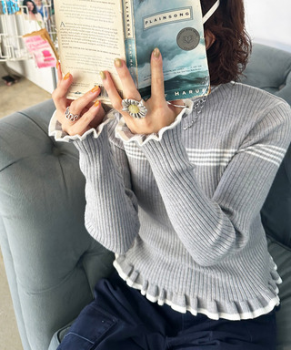 ラインハイネックフリルニット