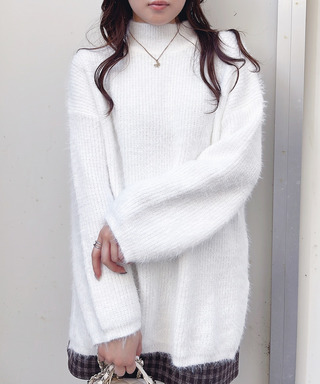 ふわふわハイネックニット