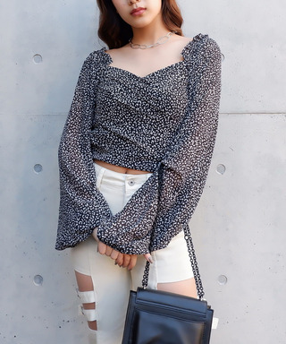 オフショルレオパード柄ブラウス