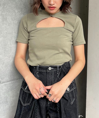 バストオープンリブトップス