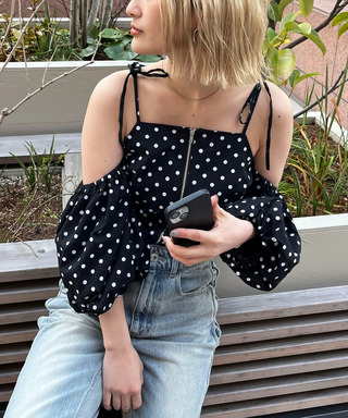 オープンショルダーフロントZIPブラウス