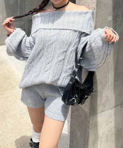 オフショルニット×ショートパンツ 詳細画像