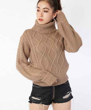 ケーブル編みタートルニットトップス