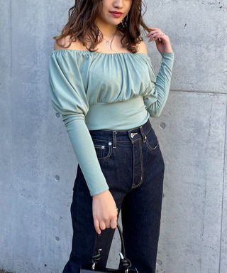 オフショルダーパフスリーブトップス
