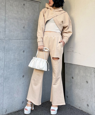 カシュクールヘムレイヤードスウェットトップス&times;カットオフ裏毛パンツ