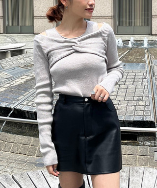 レイヤード風フロントクロスラメニット