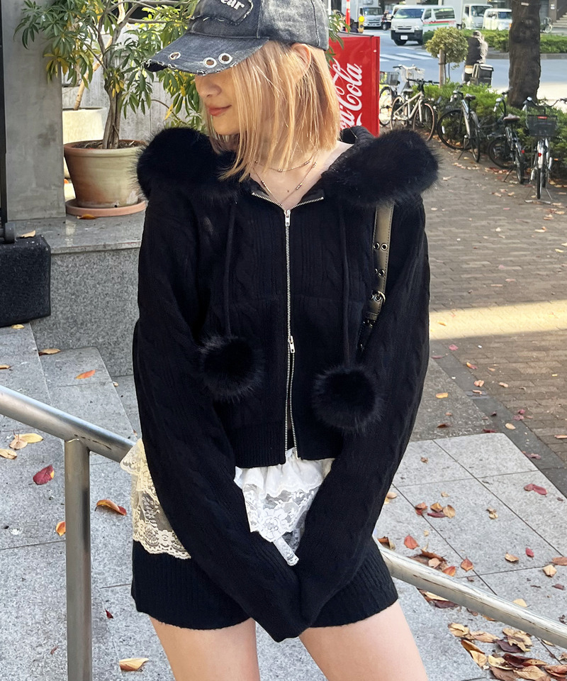 ぽんぽん付きケーブル編みニットショートパーカー 詳細画像 ブラック 1