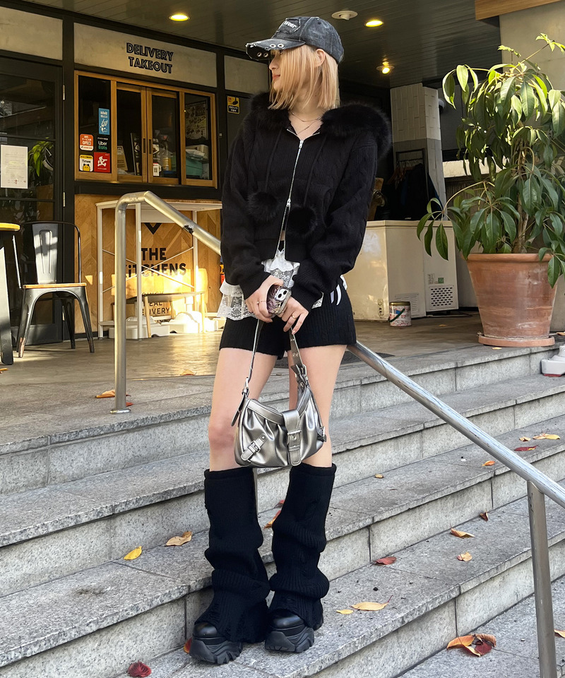 ぽんぽん付きケーブル編みニットショートパーカー 詳細画像 ブラック 2