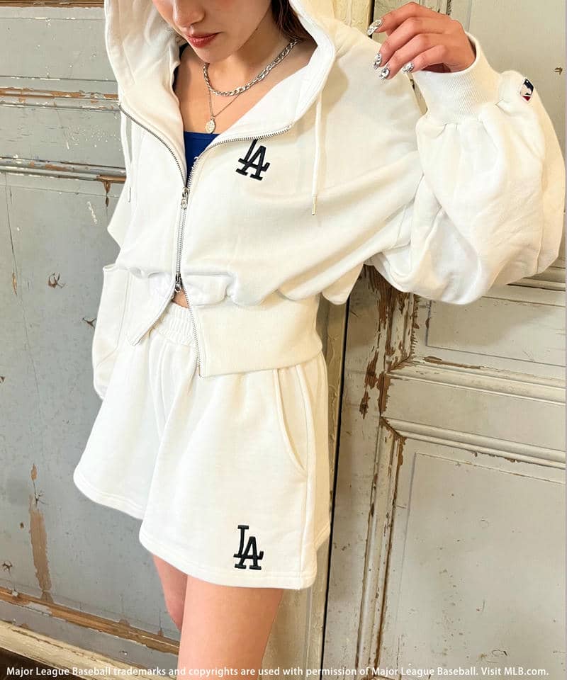 【MLB】ZIPロゴフーディーセットアップ 詳細画像 ホワイト 11