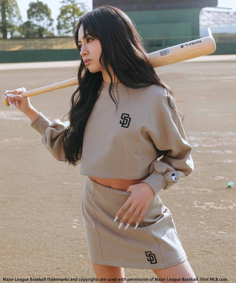 【MLB】刺しゅうロゴドルマンスカートセットアップ 詳細画像 カーキ 1