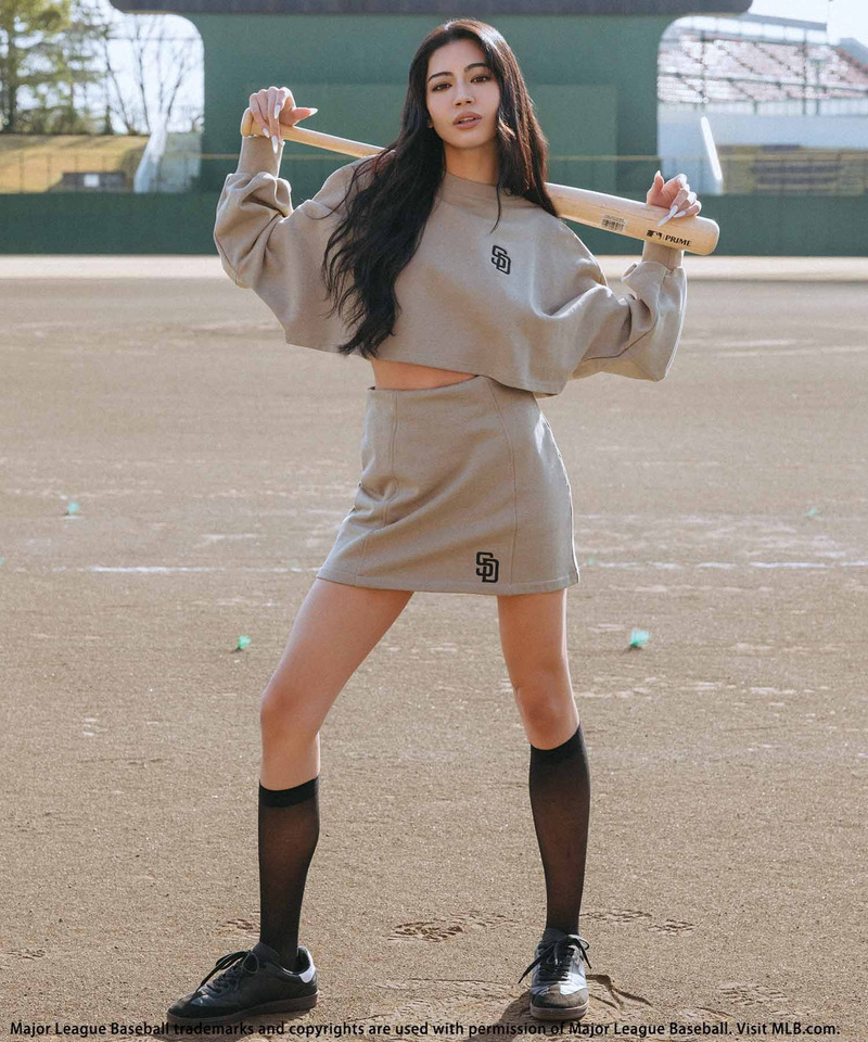 【MLB】刺しゅうロゴドルマンスカートセットアップ 詳細画像 カーキ 3