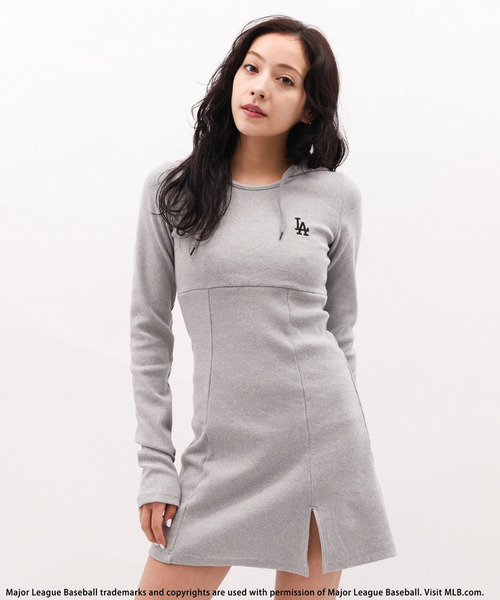 【MLB】刺しゅうロゴタイトリブフーディミニワンピース 詳細画像