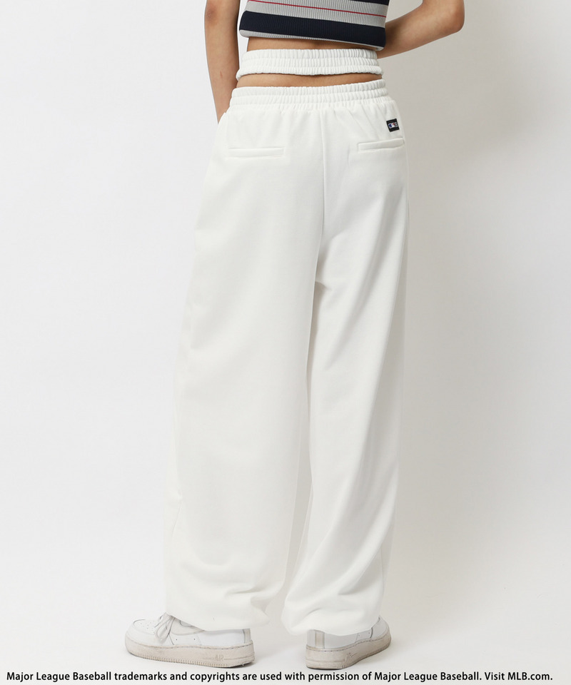 【MLB】刺しゅうロゴウエストカットバレルレッグスウェットパンツ 詳細画像 ホワイト 3