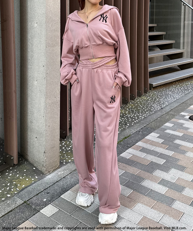 【MLB】刺しゅうロゴウエストカットバレルレッグスウェットパンツ 詳細画像 ピンク 5
