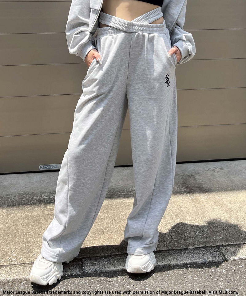 【MLB】刺しゅうロゴウエストカットバレルレッグスウェットパンツ 詳細画像 グレー 7