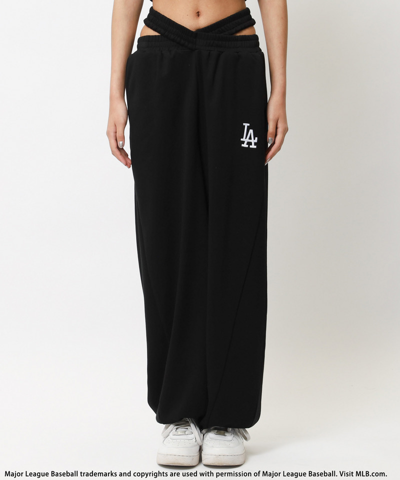 【MLB】刺しゅうロゴウエストカットバレルレッグスウェットパンツ 詳細画像 ブラック 11