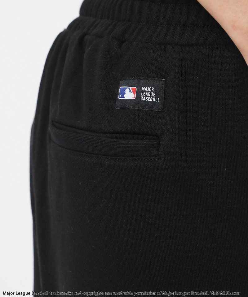【MLB】刺しゅうロゴウエストカットバレルレッグスウェットパンツ 詳細画像 ブラック 17