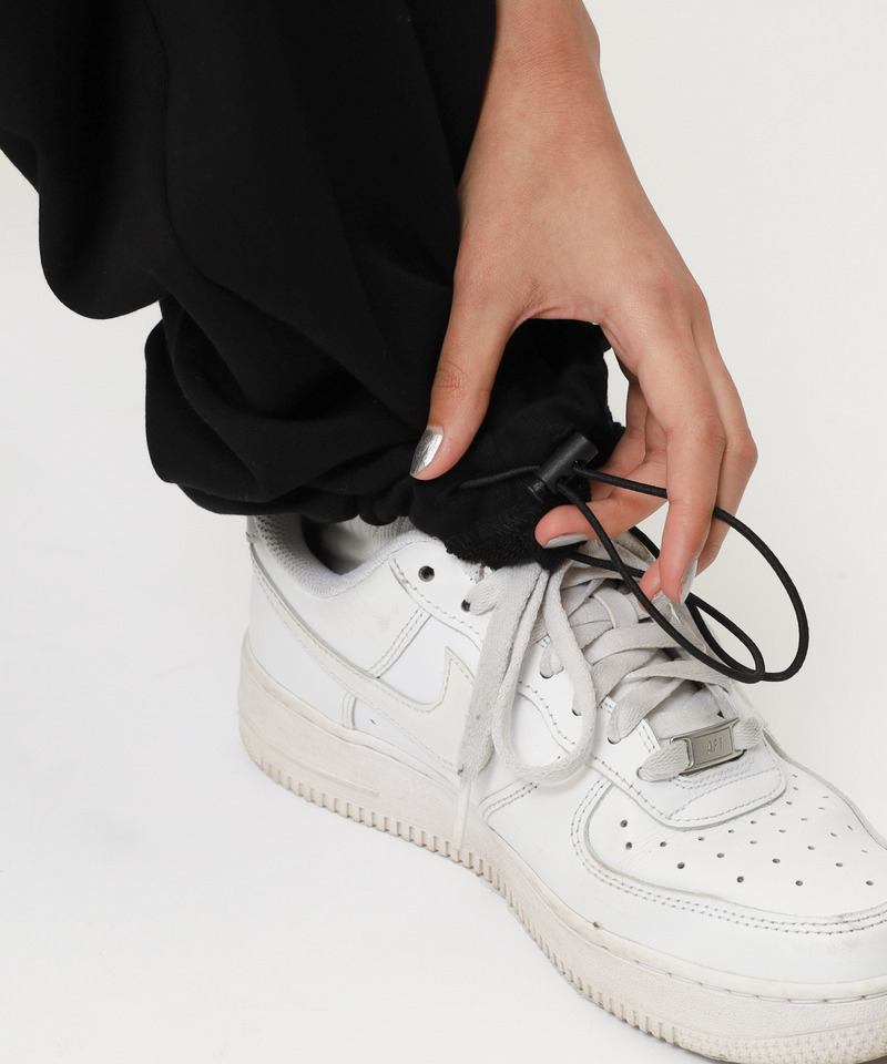 【MLB】刺しゅうロゴウエストカットバレルレッグスウェットパンツ 詳細画像 ブラック 18