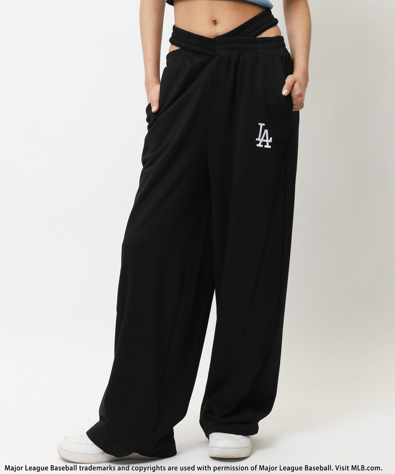 【MLB】刺しゅうロゴウエストカットバレルレッグスウェットパンツ 詳細画像 ブラック 2