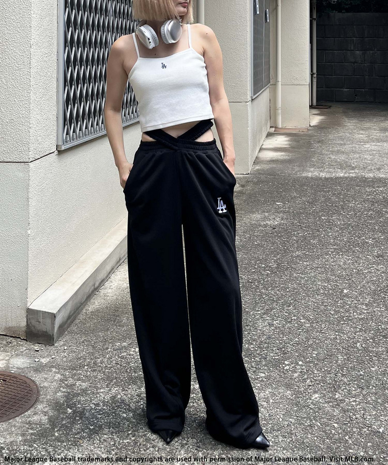 【MLB】刺しゅうロゴウエストカットバレルレッグスウェットパンツ 詳細画像 ブラック 9