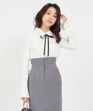 リボンタイ付タイトシャツ