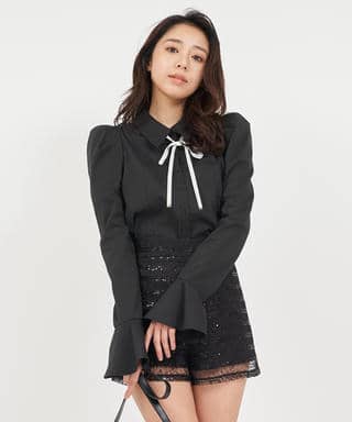 リボンタイ付タイトシャツ