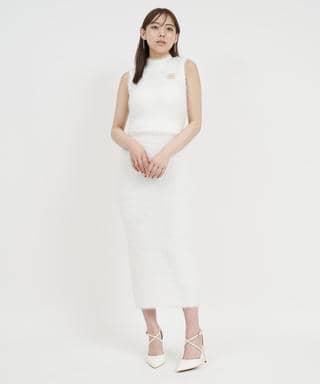 ブローチ付ノースリーブフィルムシャギーセットアップ