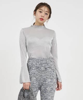 フレアスリーブラメシアートップス