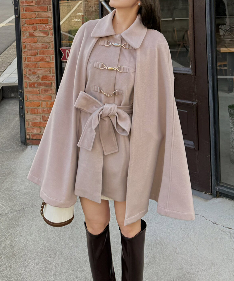 GirlsAward2025 A/W 鶴嶋 乃愛様着用】ビット付ケープコート｜ROYAL