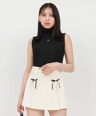 プレートニットチャーム付ノースリーブハイネックラメニットトップス