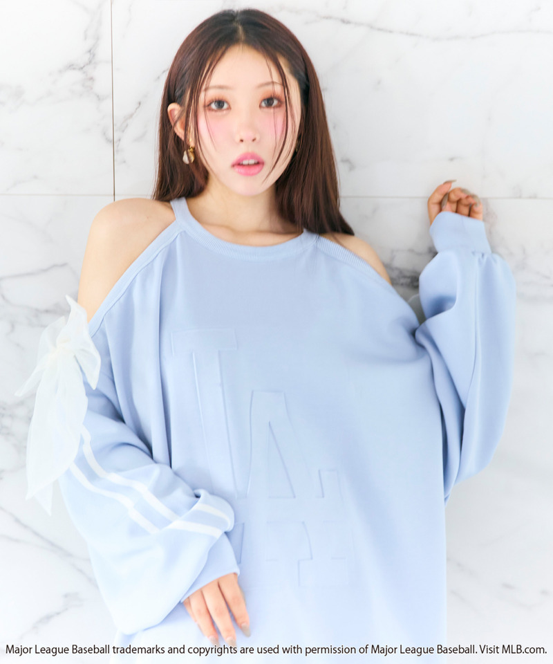 【GirlsAward2025 A/W 加藤 史帆様着用】【MLB】エンボスロゴBIGリボンコールドショルダーチュニック 詳細画像 ブルー 6
