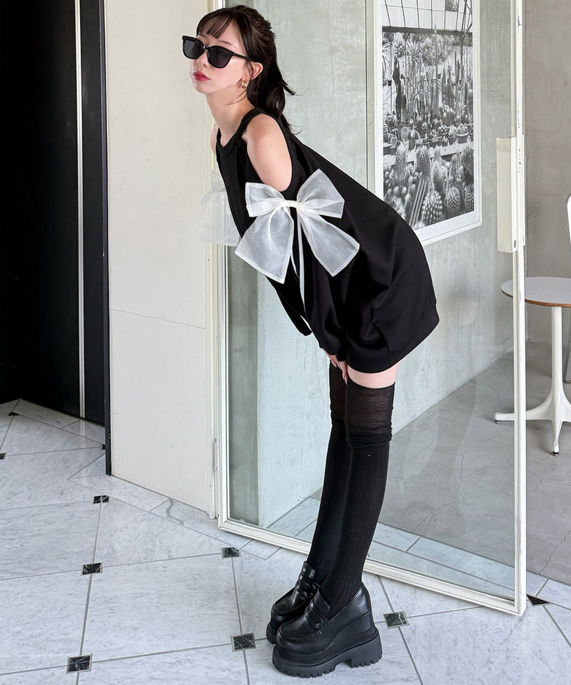 【GirlsAward2025 A/W 加藤 史帆様着用】【MLB】エンボスロゴBIGリボンコールドショルダーチュニック 詳細画像 ブラック 6