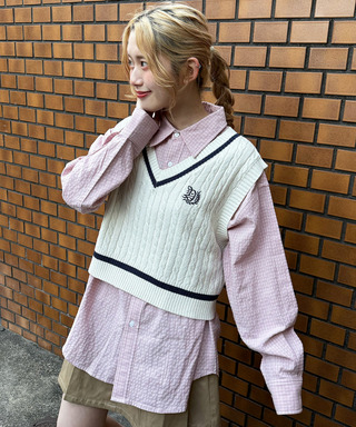 ワンポイント刺しゅうラインニットベスト