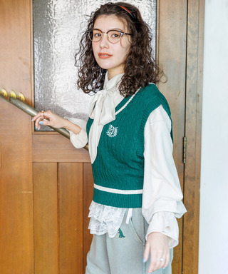 ワンポイント刺しゅうラインニットベスト
