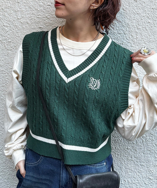 ワンポイント刺しゅうラインニットベスト 詳細画像