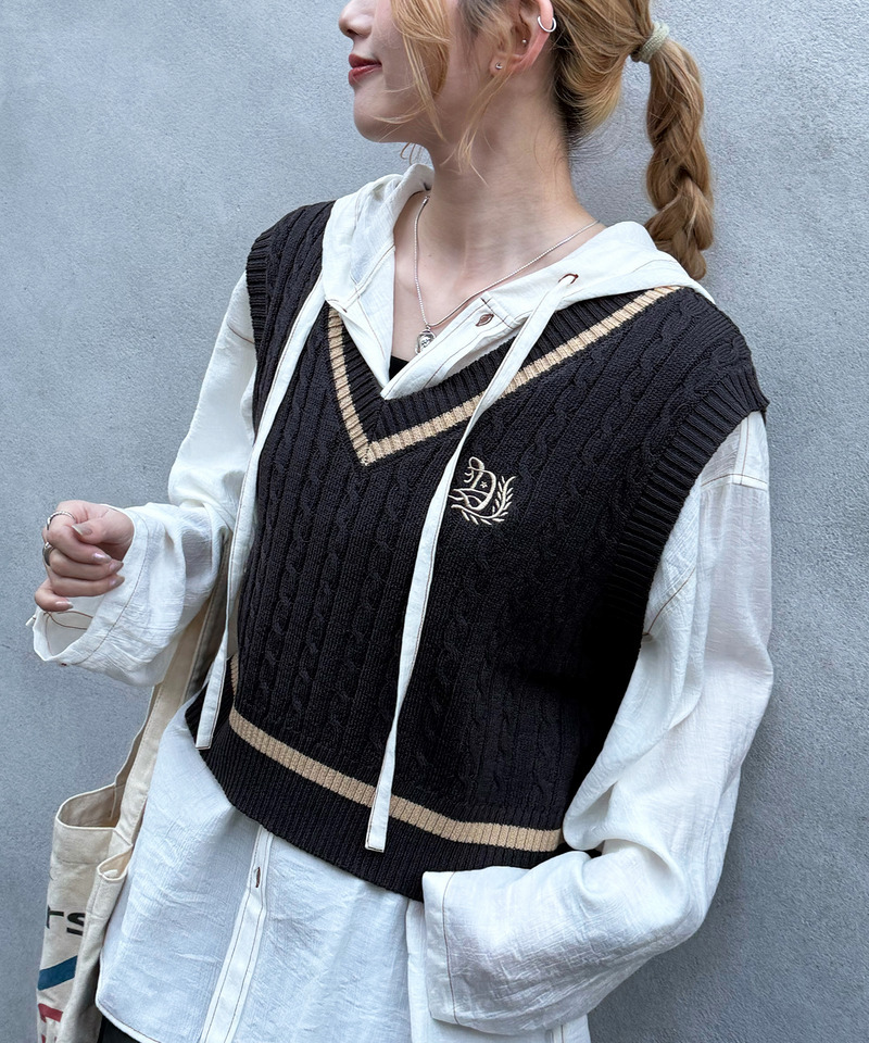 ワンポイント刺しゅうラインニットベスト 詳細画像 ブラック系 4