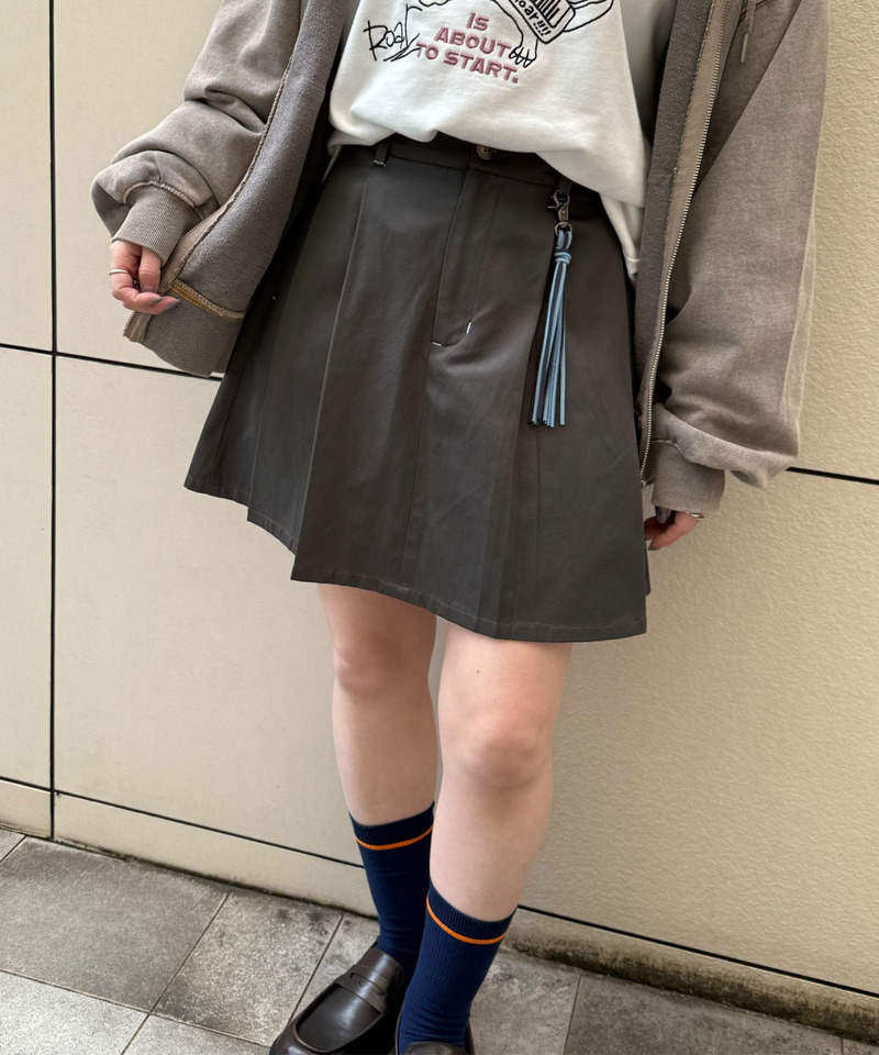 チャーム付きサイドプリーツミニスカート 詳細画像 ブラック系 1