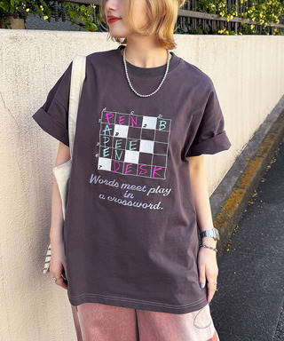 Words meet play in a crossword.刺繍TEE