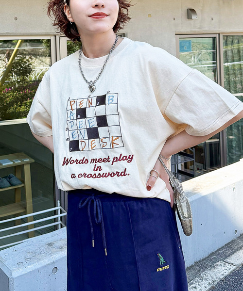 Words meet play in a crossword.刺繍TEE 詳細画像