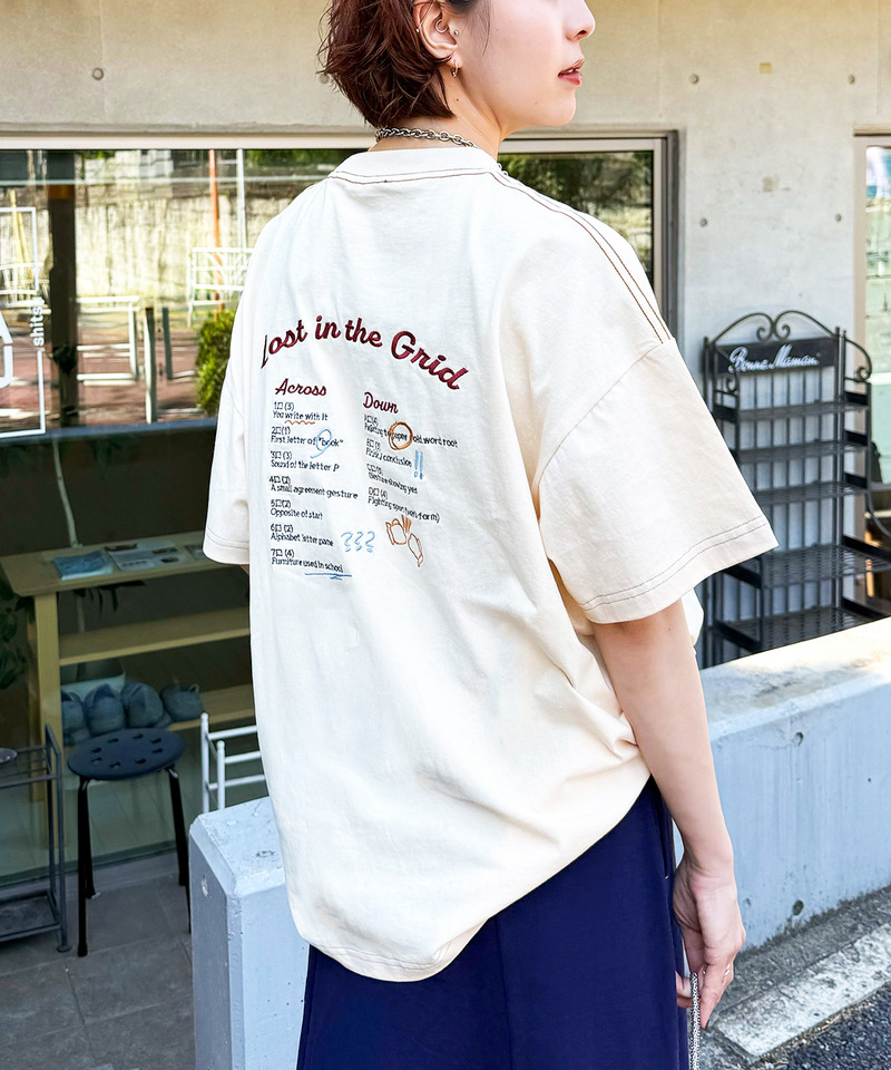 Words meet play in a crossword.刺繍TEE 詳細画像 オフホワイト 3