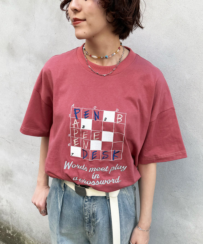 Words meet play in a crossword.刺繍TEE 詳細画像 ピンク 7