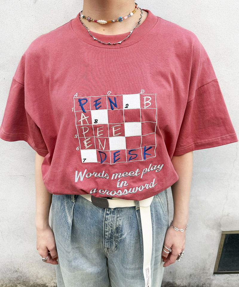 Words meet play in a crossword.刺繍TEE 詳細画像 ピンク 8