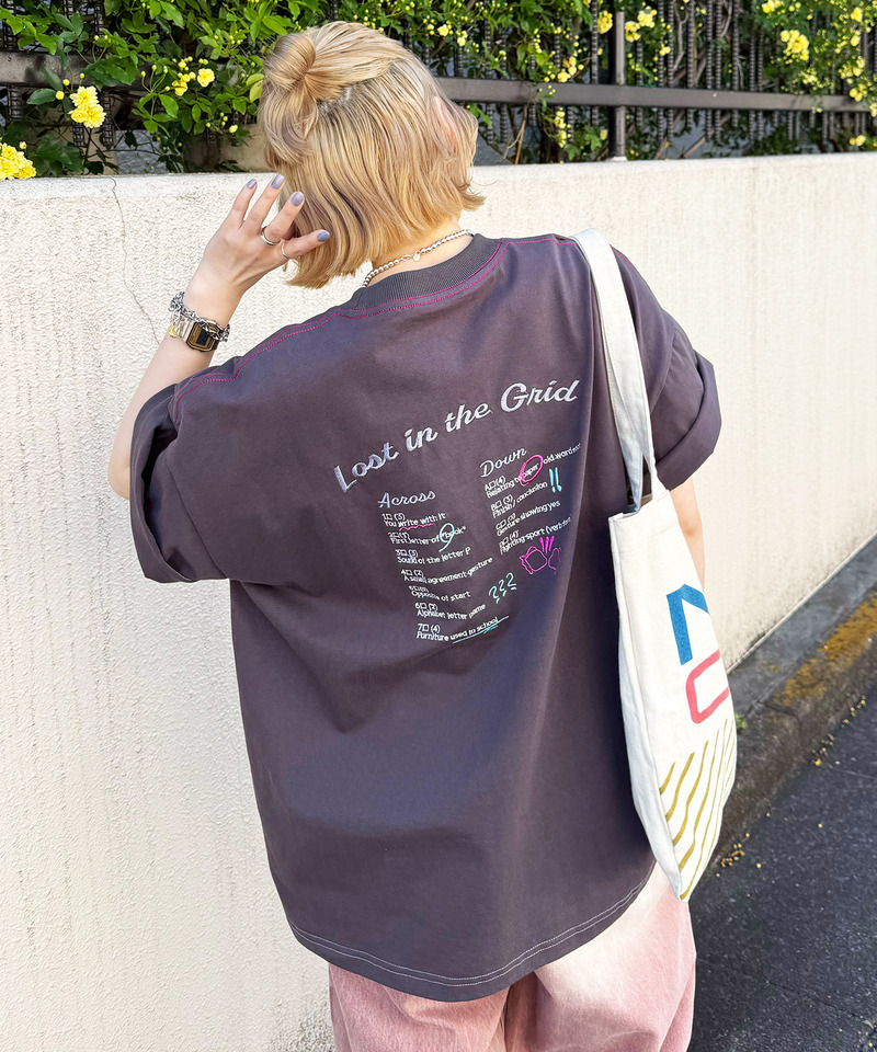 Words meet play in a crossword.刺繍TEE 詳細画像 ブラック系 8