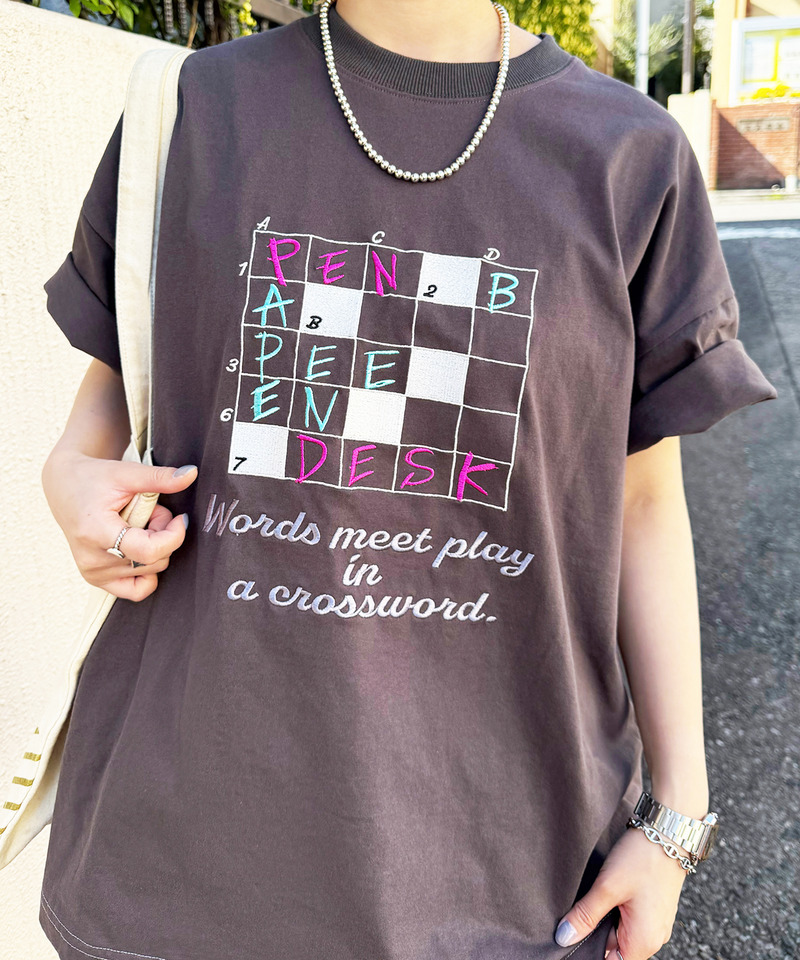 Words meet play in a crossword.刺繍TEE 詳細画像 ブラック系 9