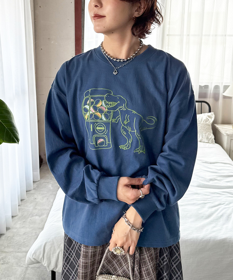 カプセルトイを回したい恐竜刺しゅうロンTEE 詳細画像 ネイビー 1