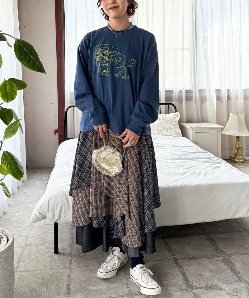 カプセルトイを回したい恐竜刺しゅうロンTEE 詳細画像 ネイビー 2