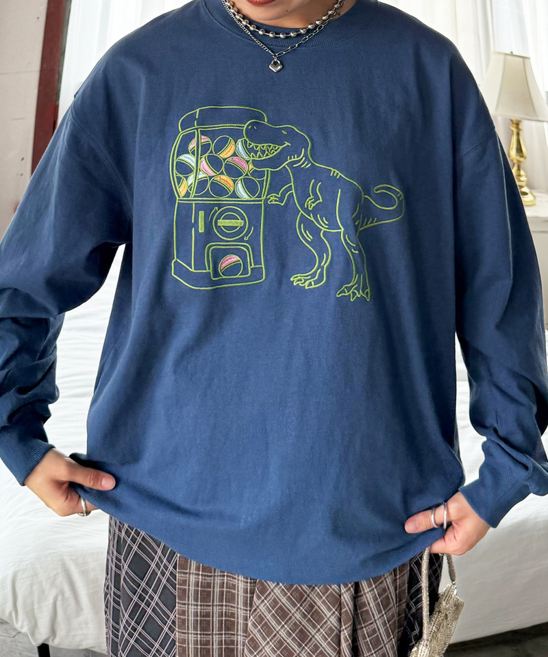 カプセルトイを回したい恐竜刺しゅうロンTEE 詳細画像 ネイビー 4