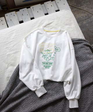 【TOM AND JERRY】 ショート丈刺しゅうプルオーバー