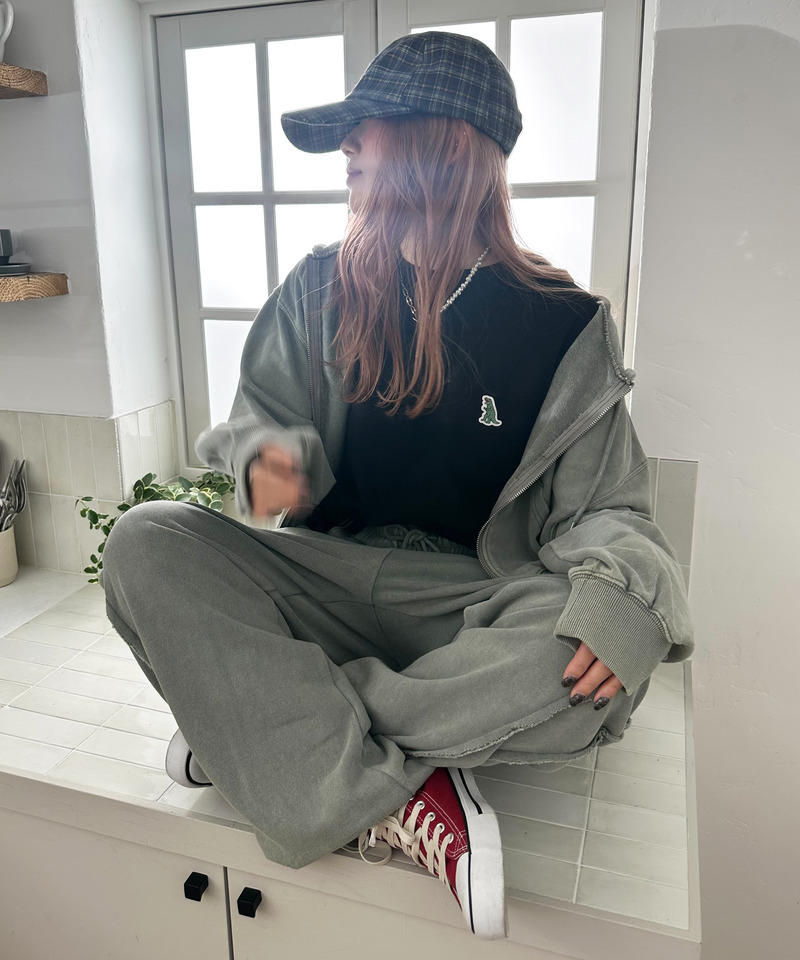 【m:rex】ミニ恐竜刺しゅうショート丈フードZIPパーカー 詳細画像 カーキ 4